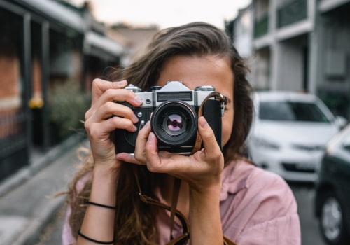 Mirrorless vs Point and Shoot: Choosing the Right Camera for Your Photography Needs